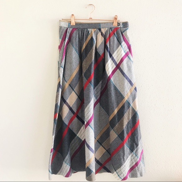 Dresses & Skirts - Vintage Wool Plaid Midi Skirt 💋